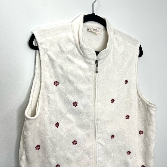 Vintage White Fleece Floral Embroidered Vest - Picture 5 of 10
